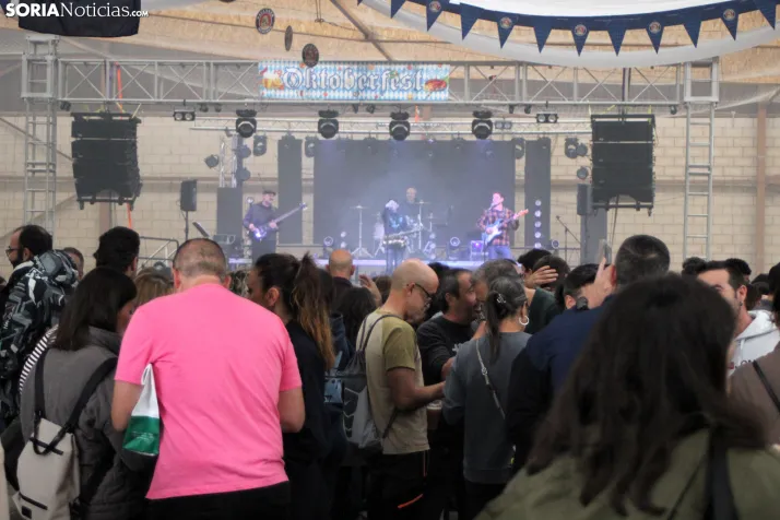 Galer&iacute;a | Ni el cielo gris consigue aguar la fiesta de la Oktoberfest en Golmayo