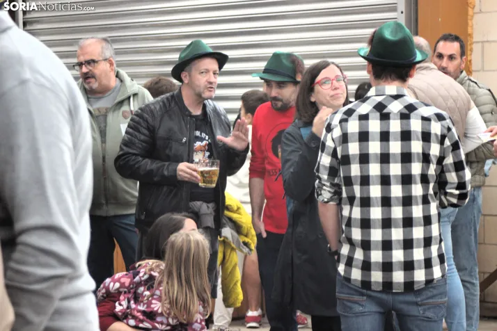 Galer&iacute;a | Ni el cielo gris consigue aguar la fiesta de la Oktoberfest en Golmayo