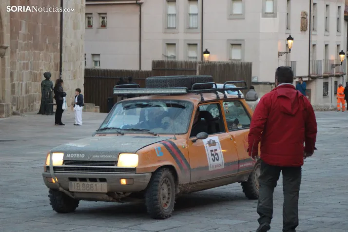 GALER&Iacute;A | El Spain Classic Raid desembarca en la plaza Mayor de Soria