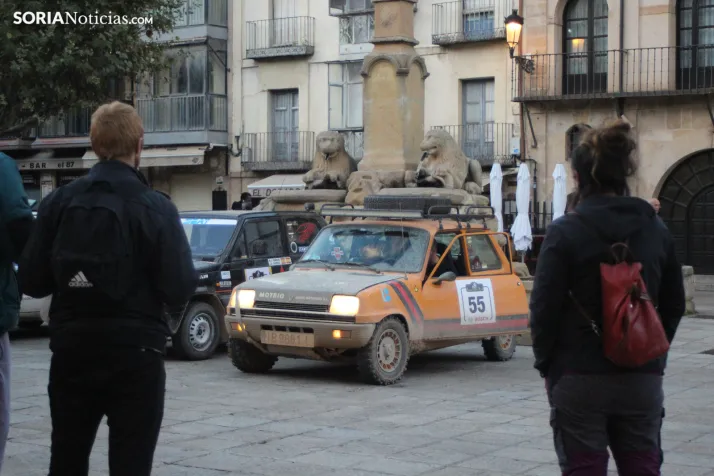 GALER&Iacute;A | El Spain Classic Raid desembarca en la plaza Mayor de Soria