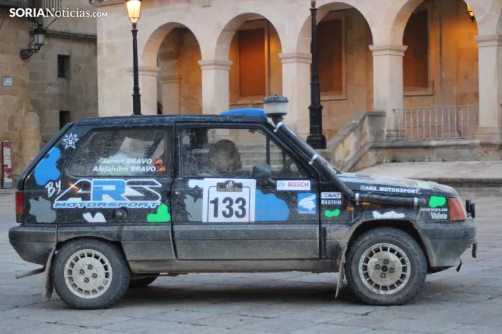GALER&Iacute;A | El Spain Classic Raid desembarca en la plaza Mayor de Soria