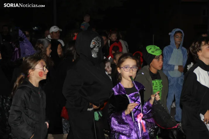 GALER&Iacute;A | &iexcl;Invasi&oacute;n zombi en Golmayo! El espeluznante pasacalles de Halloween
