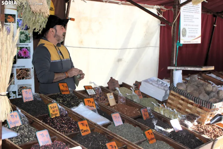 Artesan&iacute;a, dulces y &uacute;ltimos preparativos en una fr&iacute;a y medieval ma&ntilde;ana en Soria