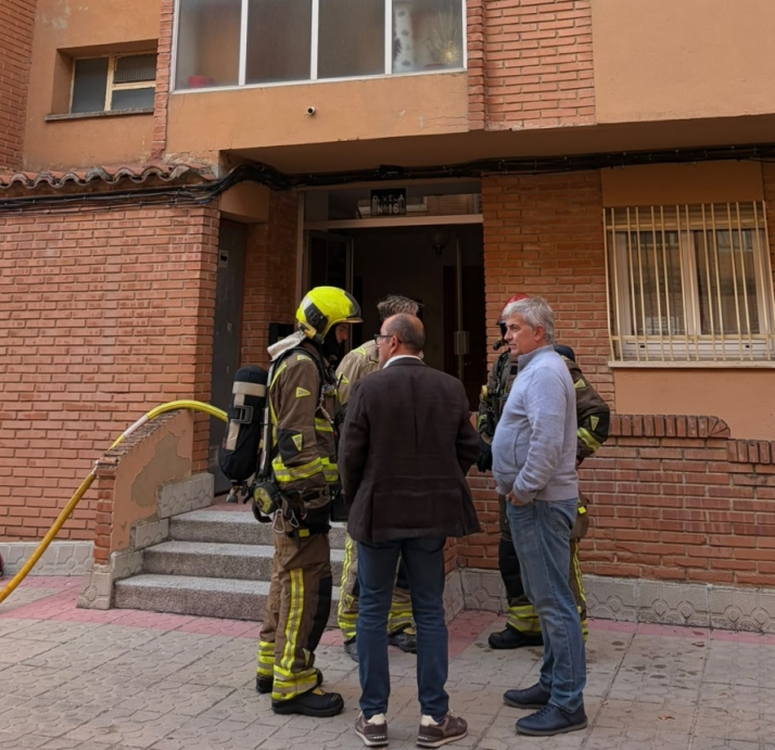 Un incendio en un piso de Patios de Don Vela obliga a evacuar a una mujer por precaución