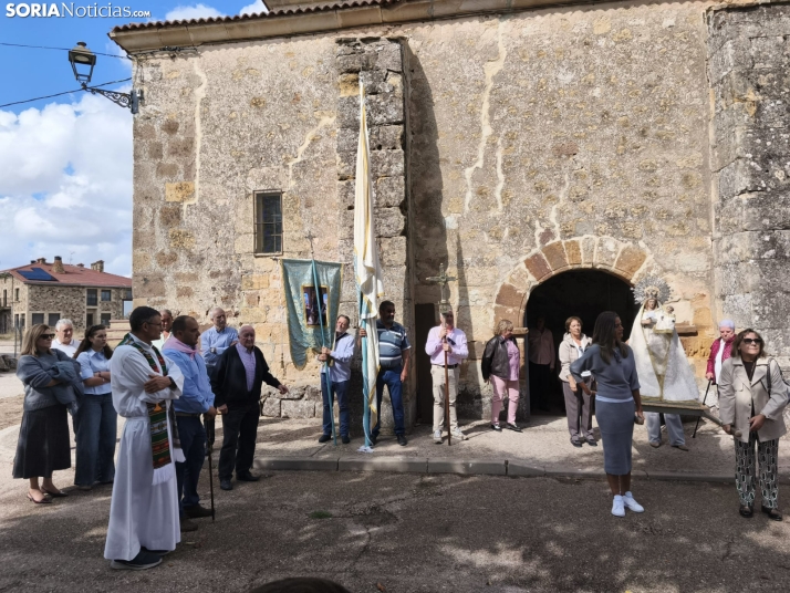 De la gallofa a la procesión de la Virgen del Rosario: Carbonera de Frentes vive sus días grandes