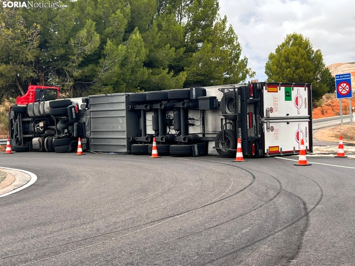 Imágenes | Dos accidentes en la A-2 a la altura de Arcos de Jalón en menos de siete horas