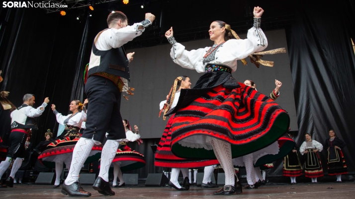 En imágenes: Los bailes tradicionales de Cáceres, Segovia y Soria deslumbran en las fiestas de San Saturio