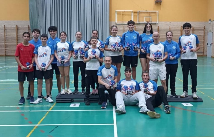 Martínez, Marín y Alonso firman el doblete en el Circuito de Bádminton