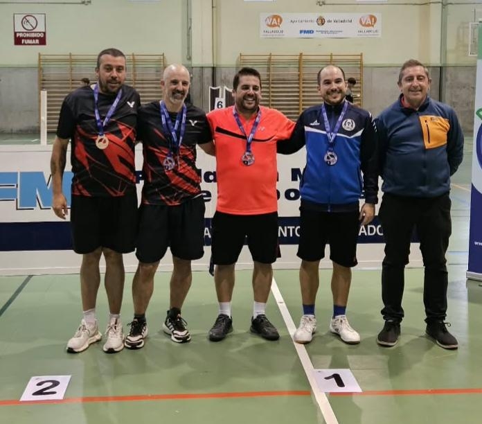 Los séniors de bádminton suman metales en Zaragoza y Valladolid