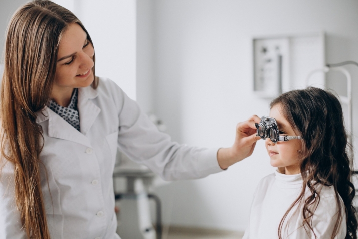 El astigmatismo lidera los problemas de visión atendidos en el Plan VEO