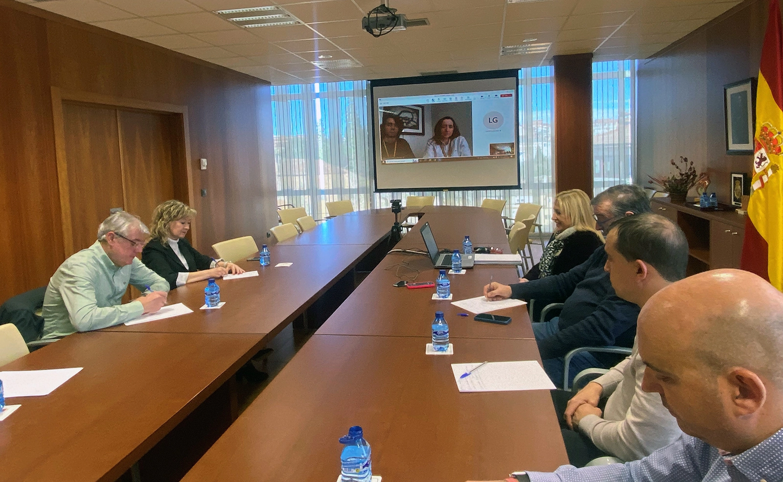 Castilla y León se interesa por el estado de tramitación de la IGP ‘Torrezno de Soria’