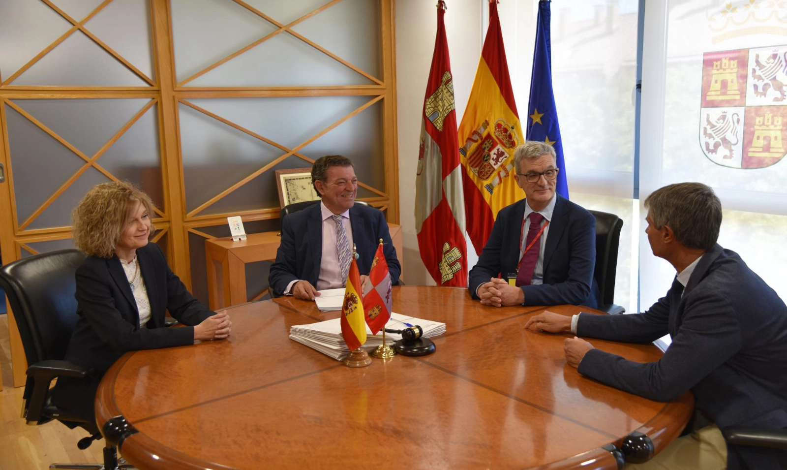 La Junta mantiene una reunión con la Autoridad Independiente en materia de corrupción de Castilla y León
