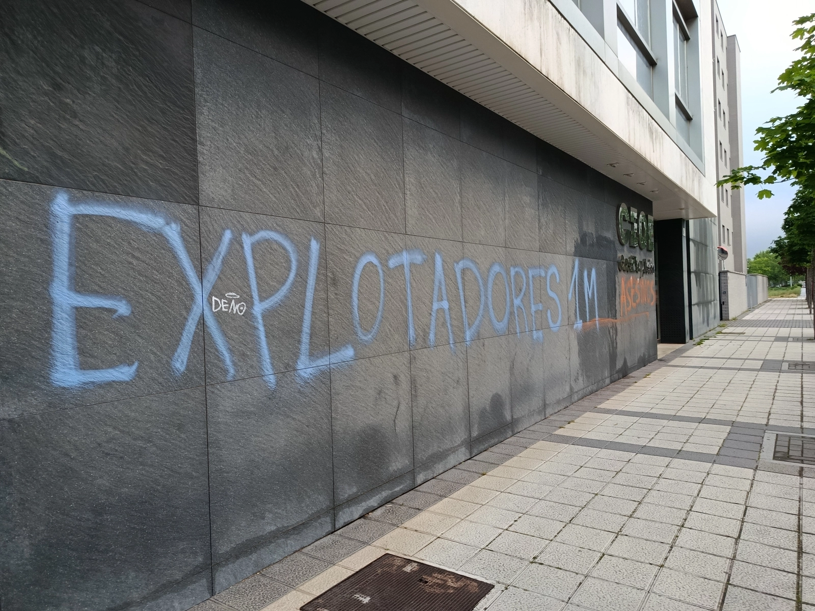 FOES condena los actos vandálicos en la sede de CEOE CyL