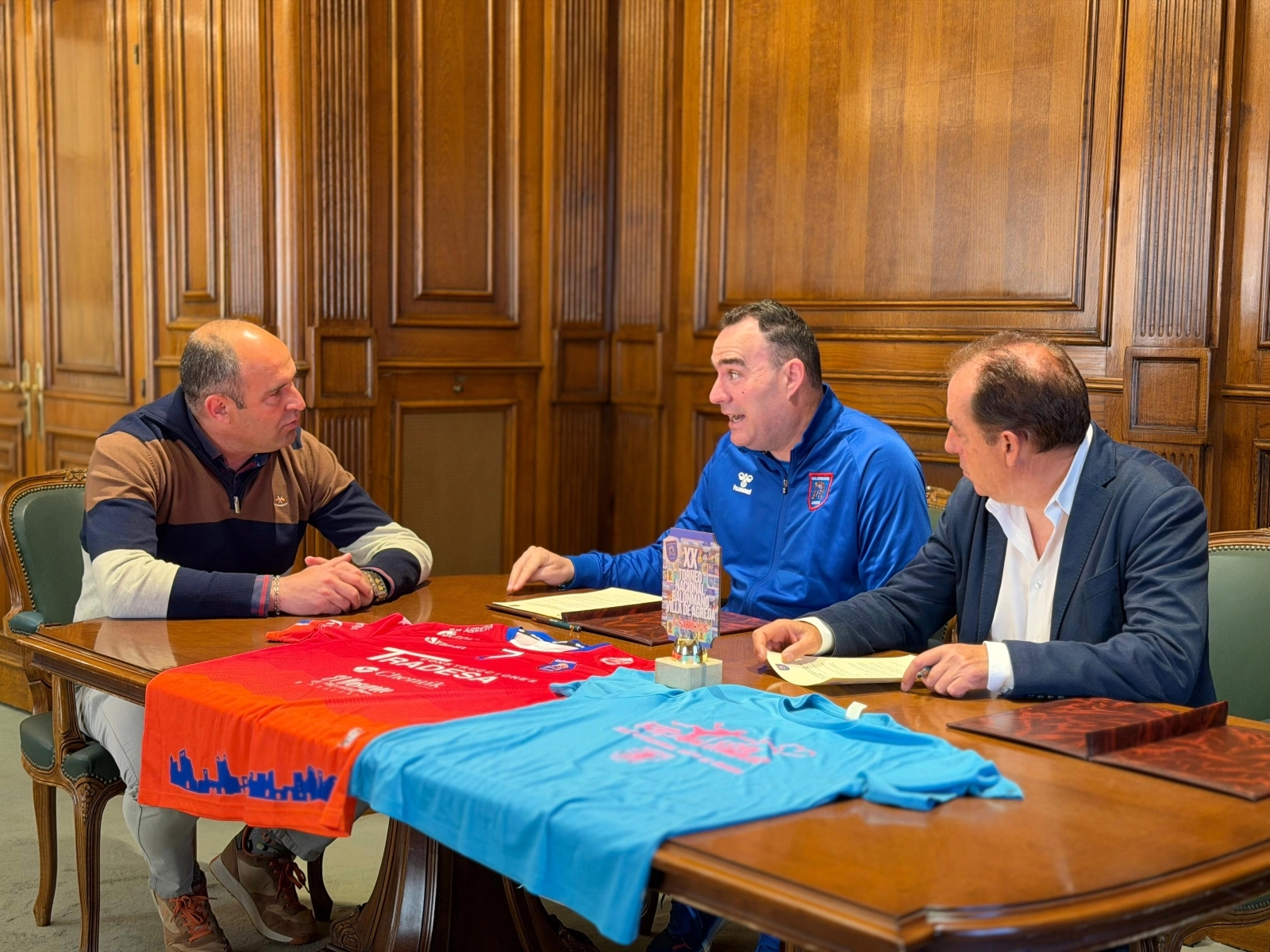 Foto 2 - Impulso al Moncayo: 7.500 euros para el Torneo Nacional de Balonmano de &Aacute;greda