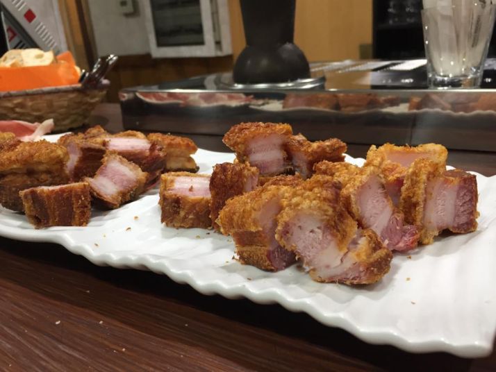 El torrezno de Soria presente en la inauguraci&oacute;n del nuevo bar