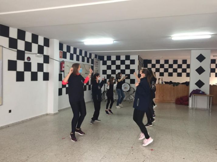 Recuperar tradiciones a ritmo de danza y dulzainas | Imagen 3