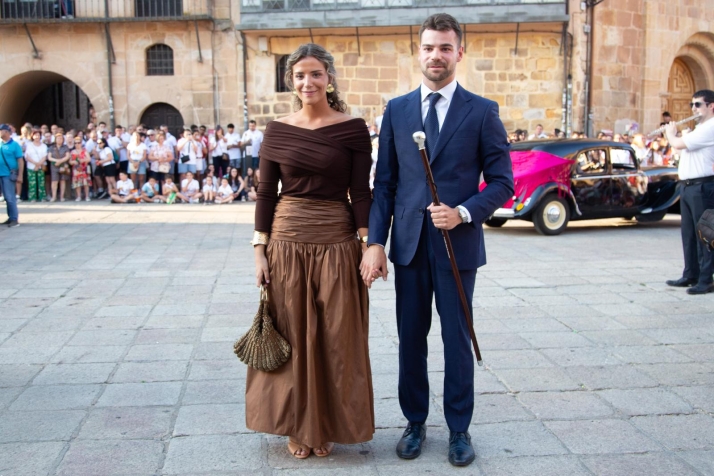 Del rosa champán al rojo sanjuanero: las juradas convierten la alfombra roja en la primera pasarela de las fiestas | Imagen 1
