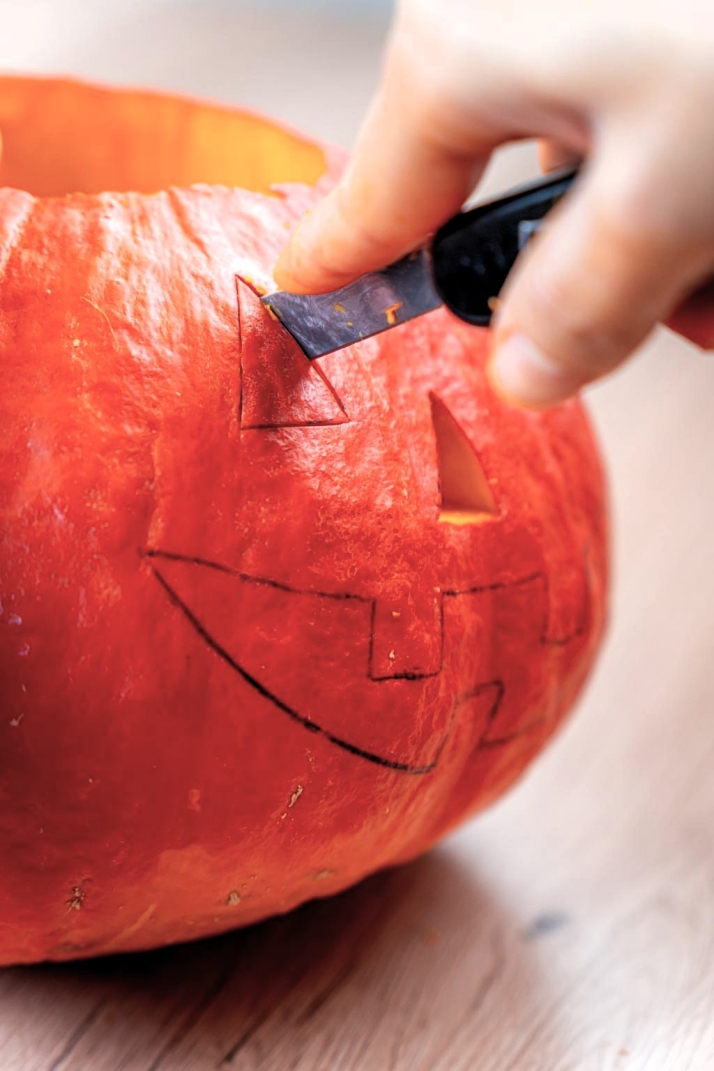C&oacute;mo vaciar y tallar una calabaza de Halloween en cinco pasos | Imagen 4
