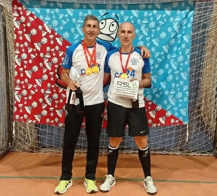 Los s&eacute;niors de b&aacute;dminton suman metales en Zaragoza y Valladolid | Imagen 1