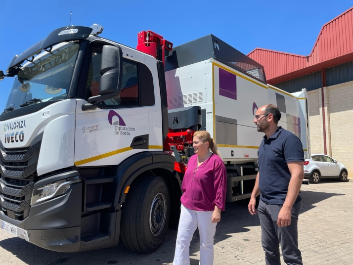 La Diputaci&oacute;n adquiere tres nuevos camiones para las basuras | Imagen 1