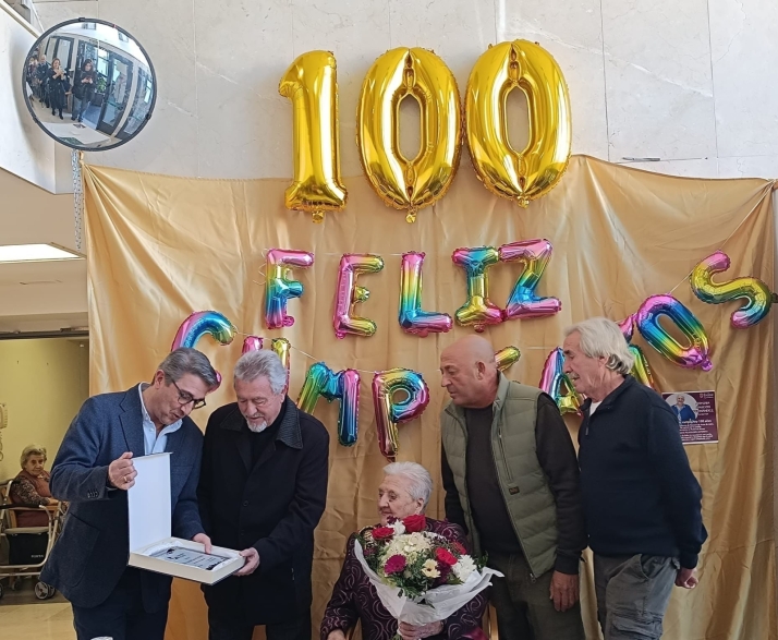 Un siglo de vida celebrado en tierras sorianas: Antonia Gasc&oacute;n cumple 100 a&ntilde;os en Arcos de Jal&oacute;n | Imagen 1