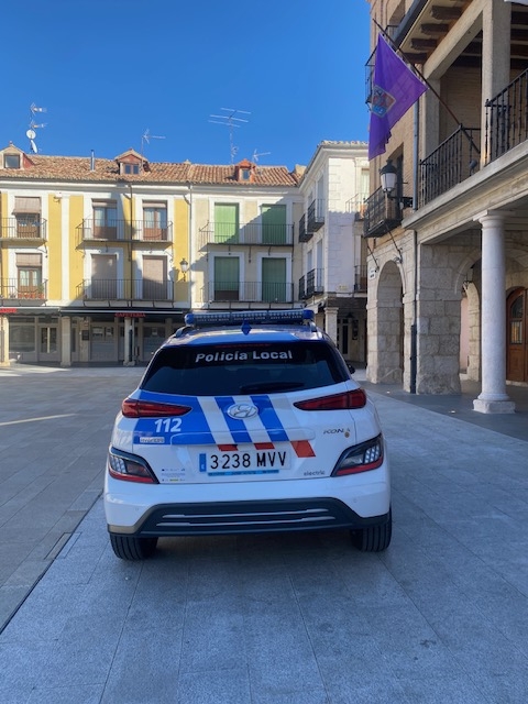 El Burgo incorpora un nuevo veh&iacute;culo el&eacute;ctrico para su Polic&iacute;a Local | Imagen 2
