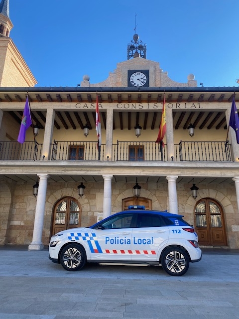 El Burgo incorpora un nuevo veh&iacute;culo el&eacute;ctrico para su Polic&iacute;a Local | Imagen 4
