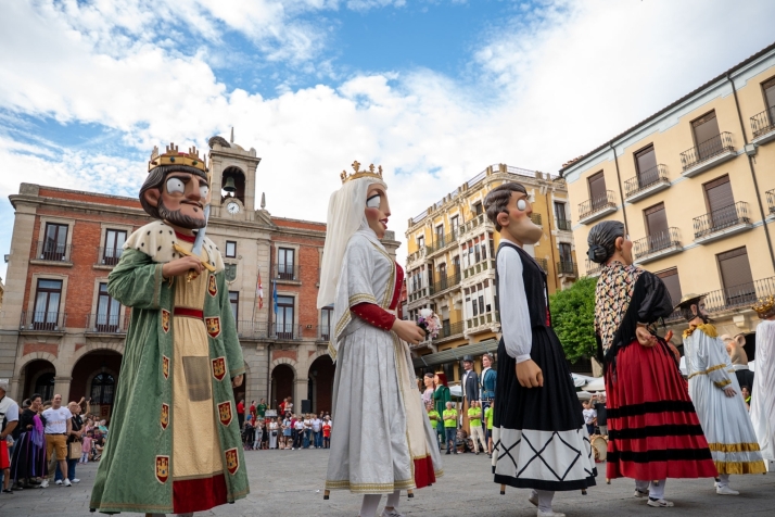 Los gigantes de Soria desfilan en Zamora antes de su cita local | Imagen 1
