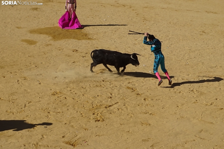 Revive el Viernes &lsquo;de Toros&rsquo;: Las mejores fotos de la Feria Taurina, sanjuanea con Irene y Ana o la aparici&oacute;n de Estrella Mag&aacute;n | Imagen 4