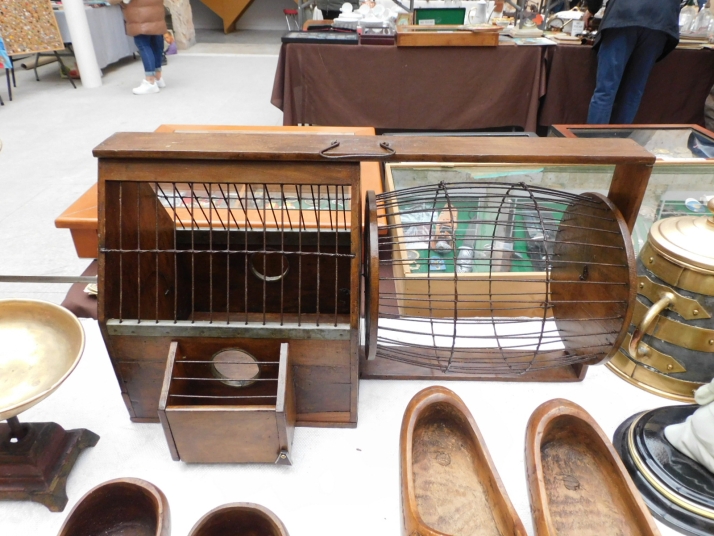 11 piezas &uacute;nicas que puedes encontrar en el mercado de antig&uuml;edades de El Burgo y que no te imaginas | Imagen 1