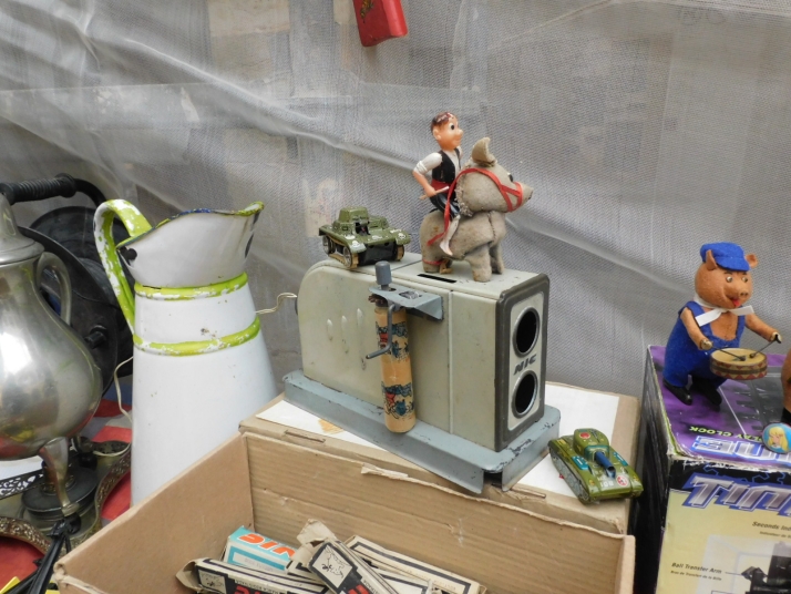 11 piezas &uacute;nicas que puedes encontrar en el mercado de antig&uuml;edades de El Burgo y que no te imaginas | Imagen 8