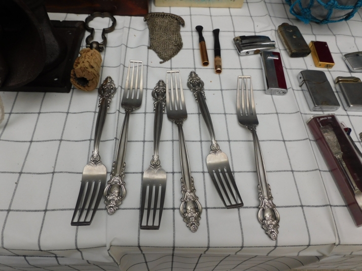 11 piezas &uacute;nicas que puedes encontrar en el mercado de antig&uuml;edades de El Burgo y que no te imaginas | Imagen 6