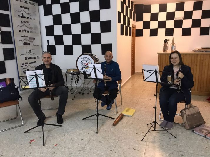 Recuperar tradiciones a ritmo de danza y dulzainas | Imagen 1