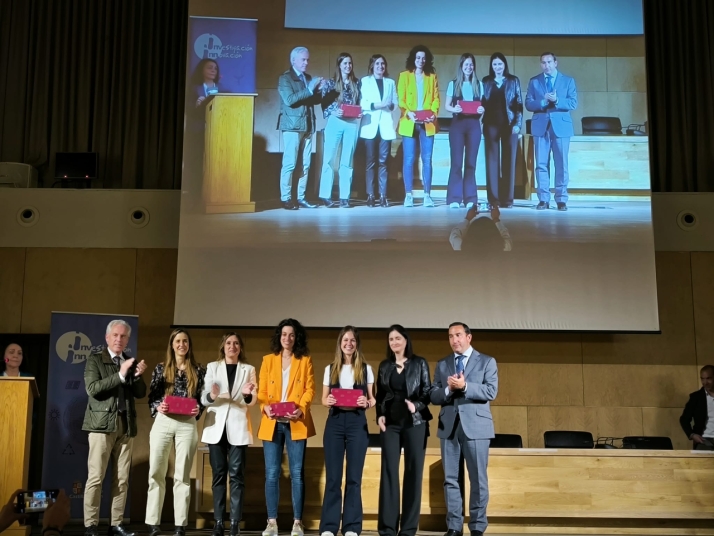 El IES Santa Catalina de El Burgo, finalista en los XI Premios de Investigaci&oacute;n e Innovaci&oacute;n de Castilla y Le&oacute;n | Imagen 2