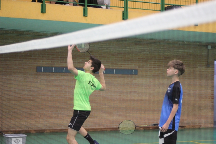 Jaque mate a la rutina: cientos de ni&ntilde;os descubren su pasi&oacute;n por el b&aacute;dminton, el ajedrez y el balonmano | Imagen 1