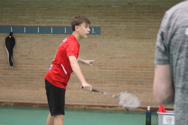 Jaque mate a la rutina: cientos de ni&ntilde;os descubren su pasi&oacute;n por el b&aacute;dminton, el ajedrez y el balonmano | Imagen 2