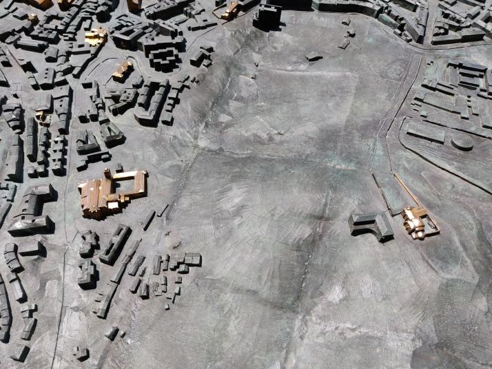 El reto: &iquest;Eres capaz de identificar los 49 edificios dorados de la gran maqueta de Soria? | Imagen 7