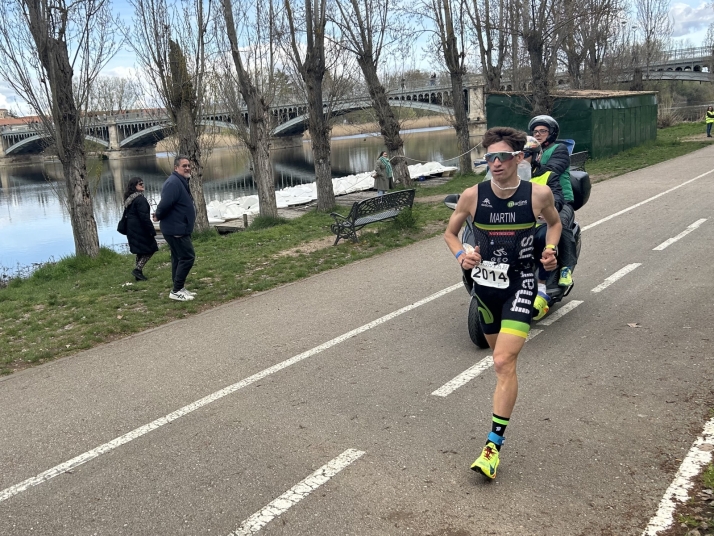 Marina Mu&ntilde;oz, del Triatl&oacute;n Soriano, se impone en Salamanca | Imagen 1