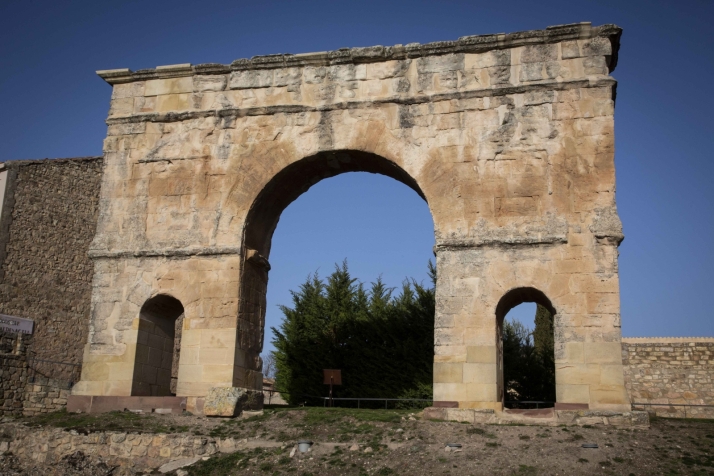 &iquest;Sabes cu&aacute;l es el monumento soriano que protagoniza una se&ntilde;al de tr&aacute;fico? | Imagen 1