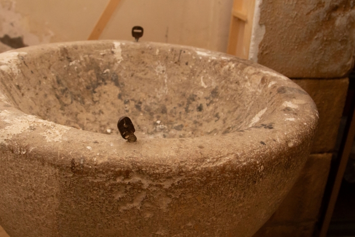 Pila donde se bautiz&oacute; a los reyes guanches. /Mar&iacute;a Ferrer