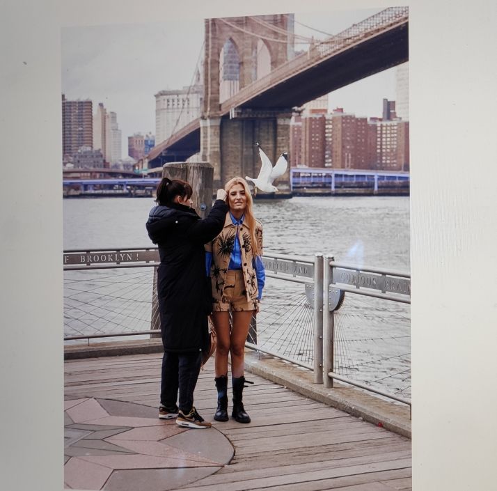 Pinceles, sombras y brillos sorianos en los rostros m&aacute;s relevantes de la moda  | Imagen 2