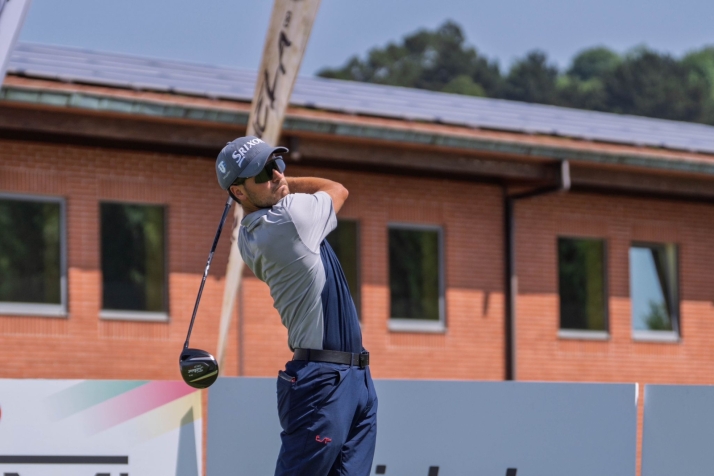 Daniel Bern&aacute; repite vuelta bajo par en el Circuito de Madrid y Ra&uacute;l Pascual cede terreno tras un final desafortunado  | Imagen 1