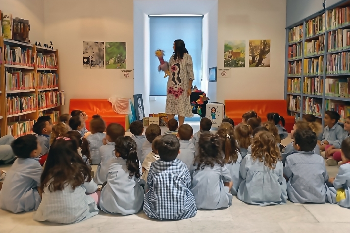 Los 'peques' del colegio Manuel Ruiz Zorrilla "se cuelan" en la biblioteca municipal burgense | Imagen 1