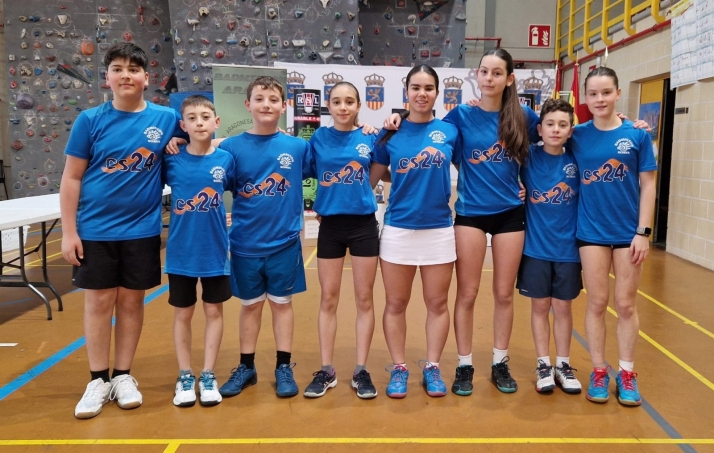 &Eacute;xito y diversi&oacute;n en el VI  Torneo del Torrezno de b&aacute;dminton | Imagen 1