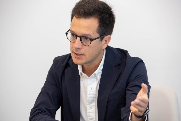 Entrevista SN 23J | Tom&aacute;s Cabez&oacute;n: "El bipartidismo, con sus imperfecciones, era m&aacute;s &aacute;gil y nos daba menos dolores de cabeza a los espa&ntilde;oles" | Imagen 1