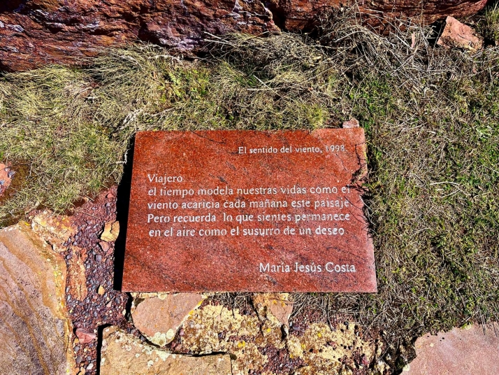 40 toneladas de piedra, una gr&uacute;a rota y una obra de arte en lo alto de la Sierra del Madero | Imagen 4