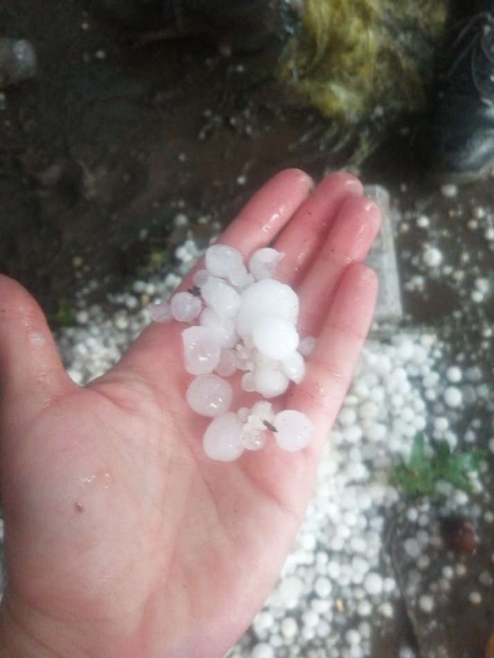 Fotos y v&iacute;deo/ Valonsadero: De una piscina a granizo m&aacute;s grande que una moneda | Imagen 3