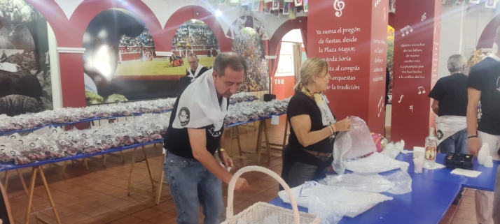 EN FOTOS | De ruta para recoger la tajada por las Cuadrillas en el S&aacute;bado Ag&eacute;s | Imagen 7