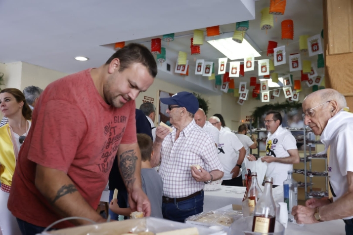 EN FOTOS | De ruta para recoger la tajada por las Cuadrillas en el S&aacute;bado Ag&eacute;s | Imagen 19