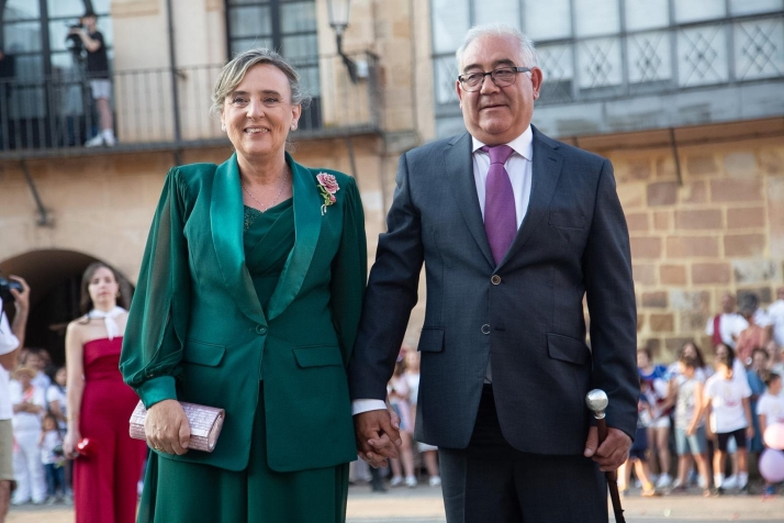 Estos han sido los looks escogidos por los jurados el mi&eacute;rcoles de 'El Preg&oacute;n' 2025 | Imagen 8